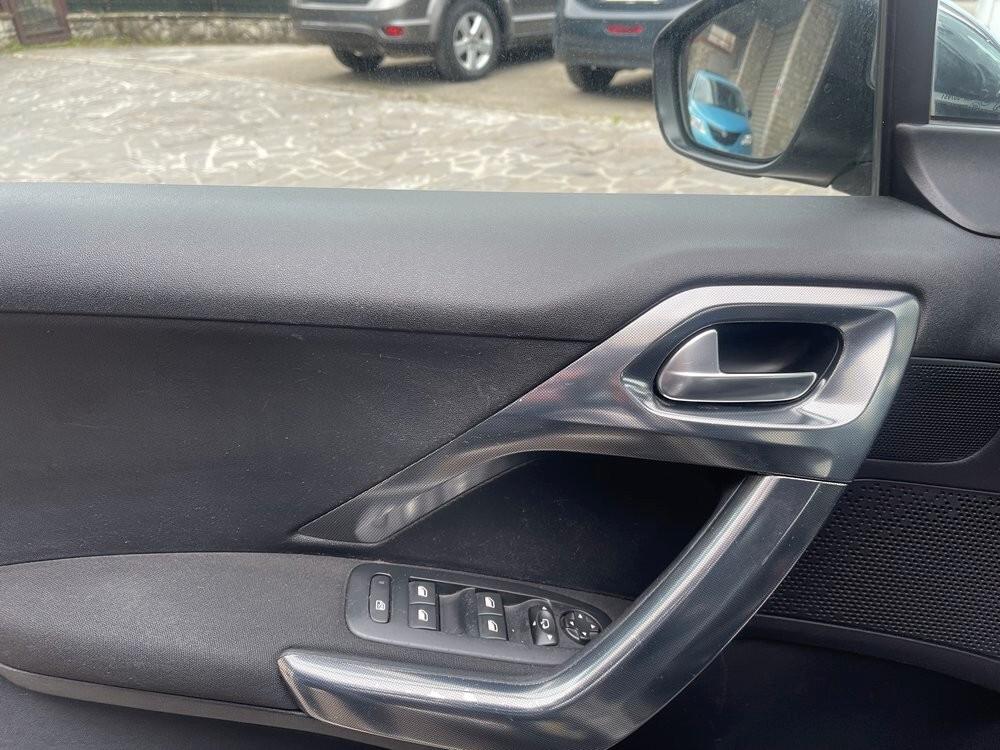 Peugeot 2008 BlueHDi 120 S&S Black Matt NEO PATENTATI