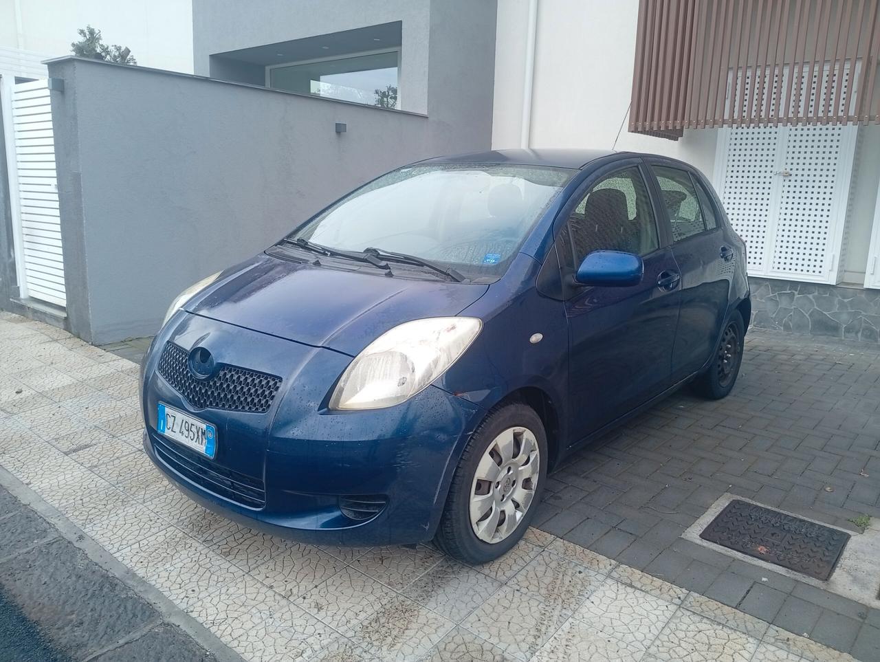 Toyota Yaris 1.0 5 porte Sol