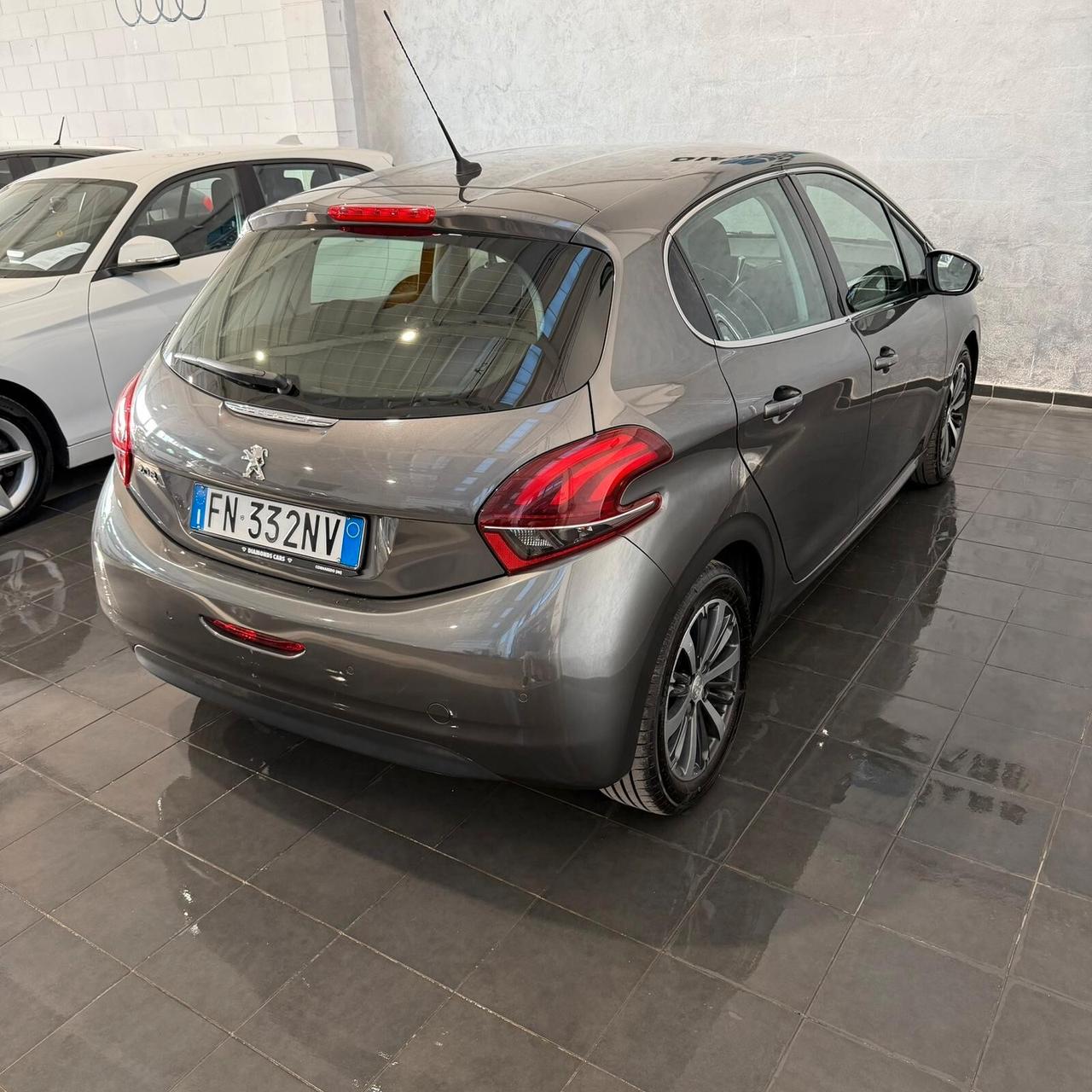 Peugeot 208 1.2 benzina NEOPATENTATI CERCHI IN LEGA+FULL