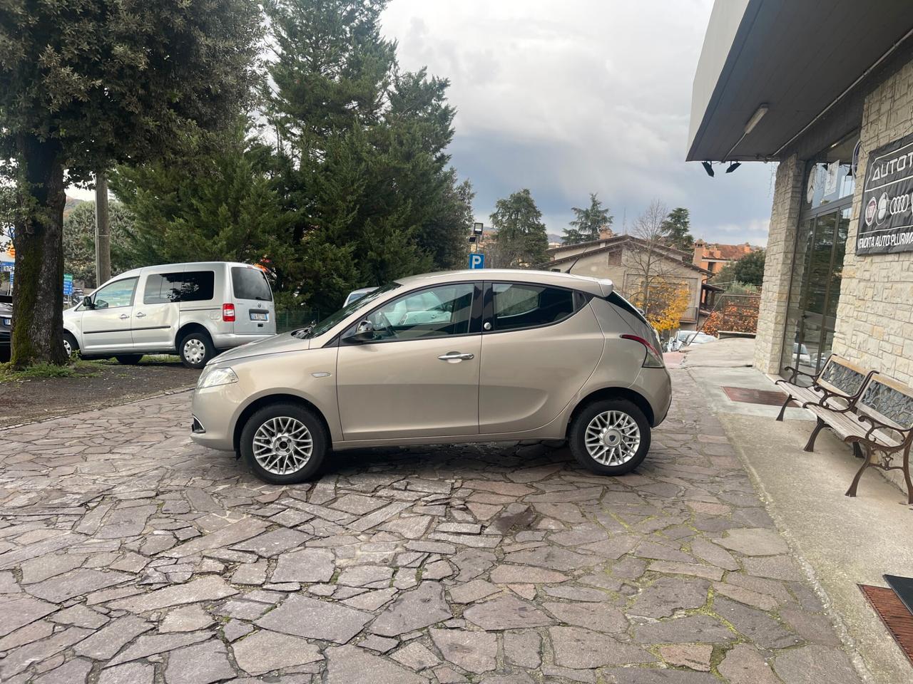 Lancia Ypsilon 0.9 TwinAir 85 CV 5 porte Metano Ecochic Gold NEO PATENTATI
