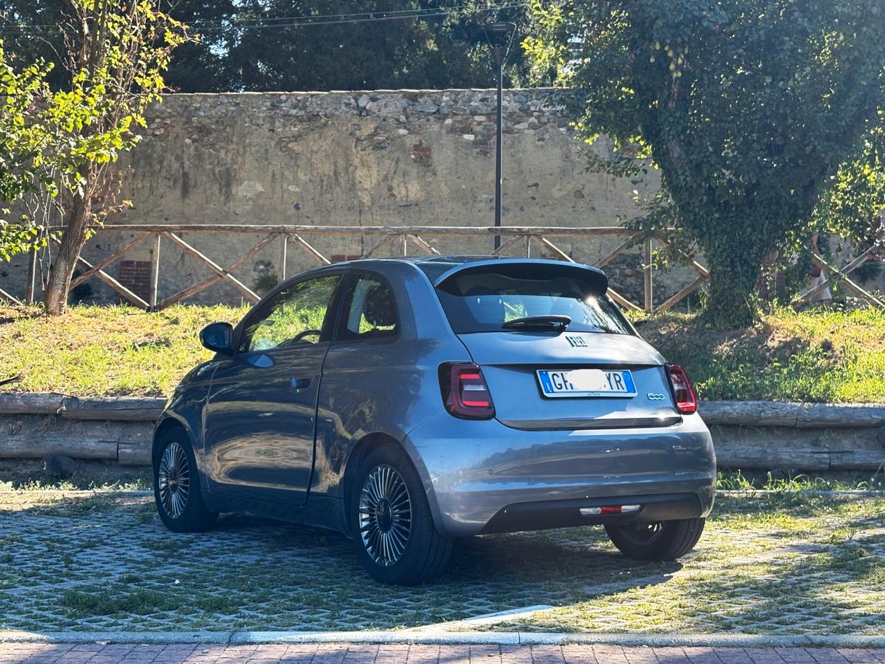 Fiat 500 500e Berlina 42 kWh Icon-Auton.320Km-CarPlay-Android-SOH Certificato