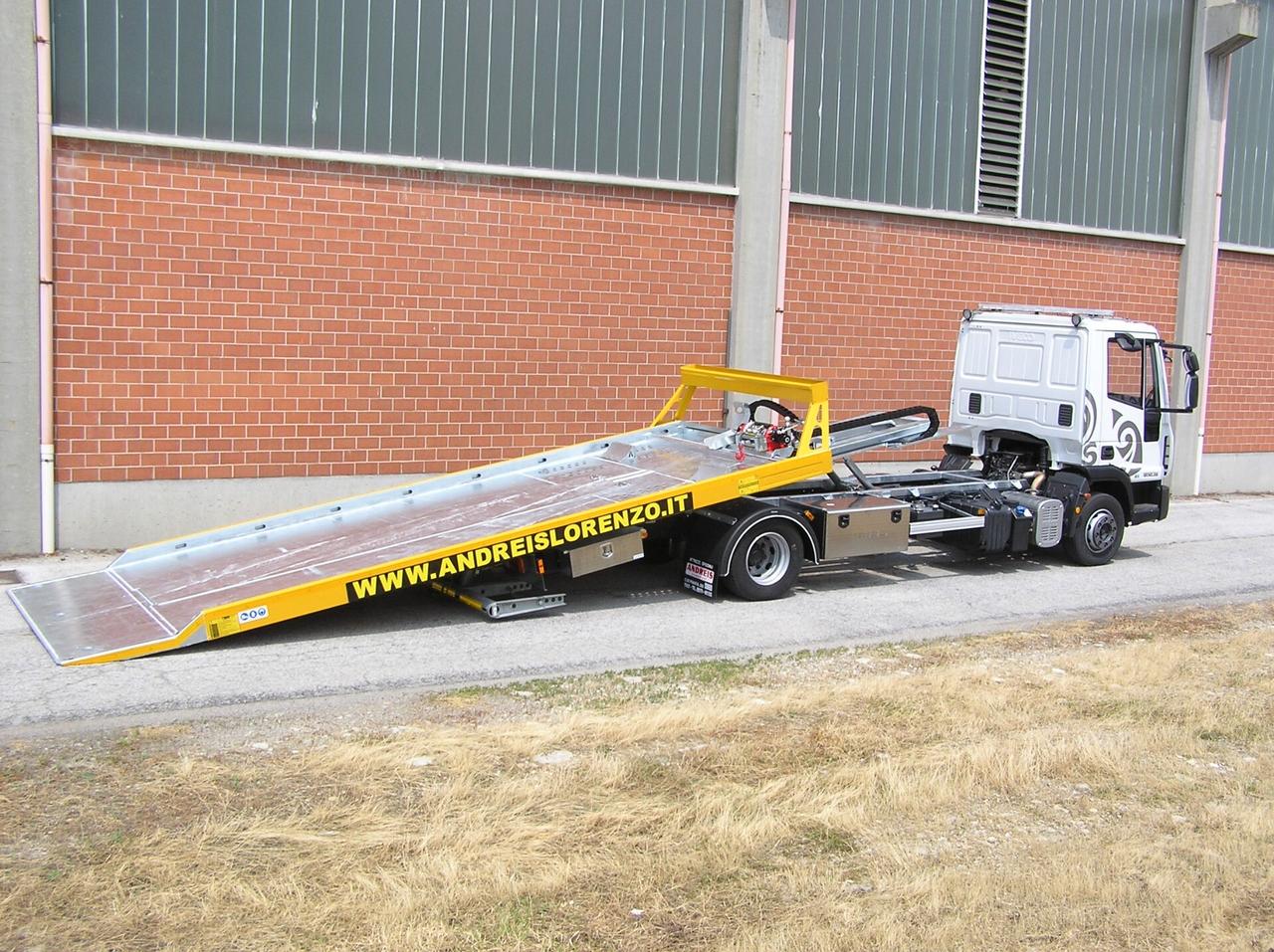 Carro attrezzi NUOVO Eurocargo 120EL22P con braccio gru centrale a scomparsa