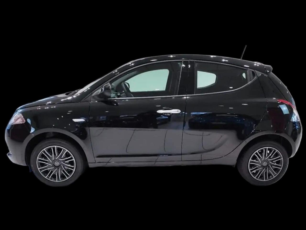 Lancia Ypsilon 1.0 FireFly 5 porte S&S Hybrid Ecochic Silver OK Neopatentati NUOVA