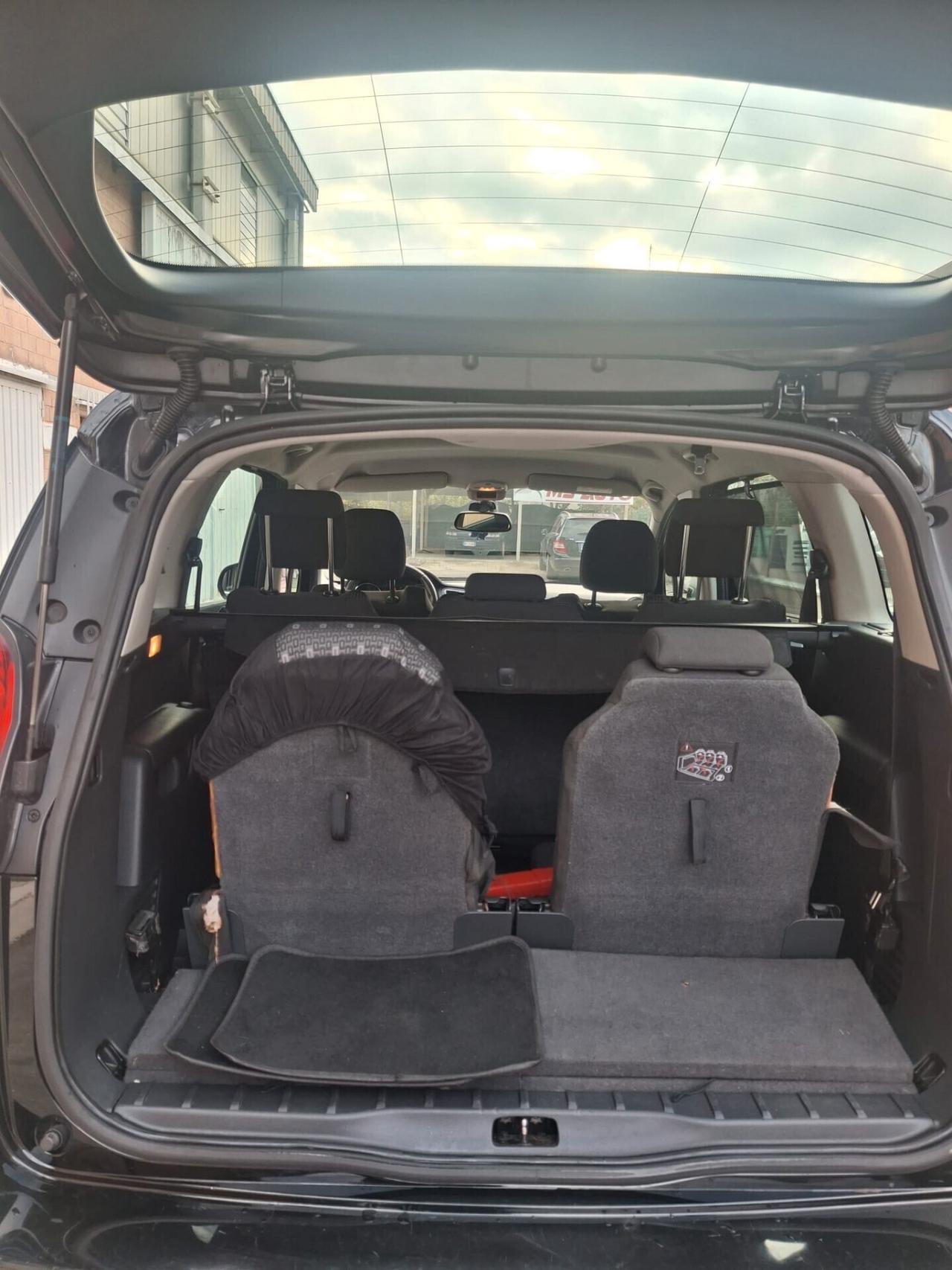 Peugeot 5008 1.6 HDi 115CV Allure 7 POSTI