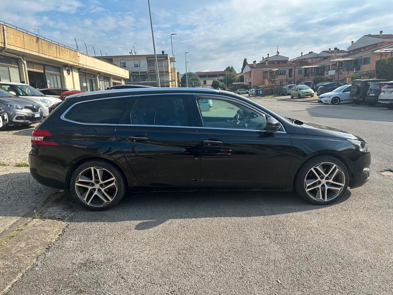 Peugeot 308 BlueHDi 150 S&S SW Allure