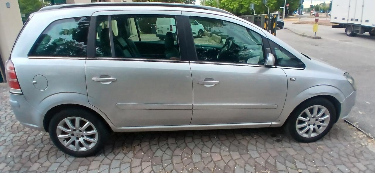 Opel Zafira 1.6 metano 7 posti neopatentati