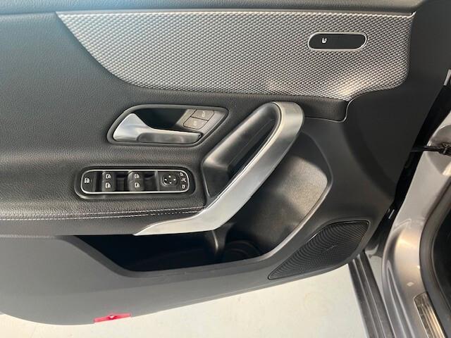 Mercedes-benz A 180 d AUTOMATIC BUSINESS PELLE + PACCHETTO LUCI INTERNO