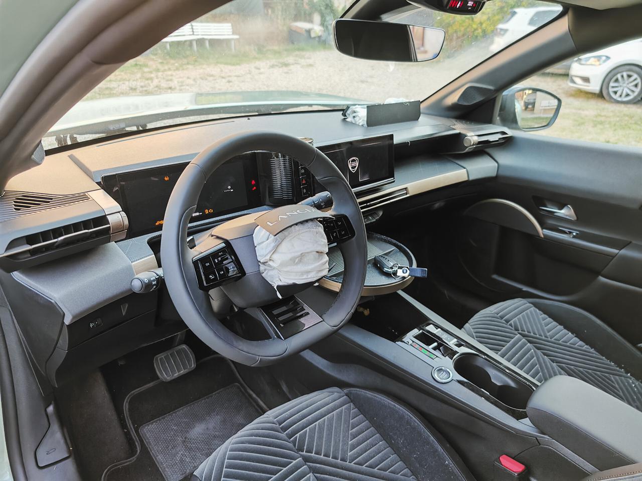 Lancia Ypsilon 1.2 100cv Hybrid e-DCT LX