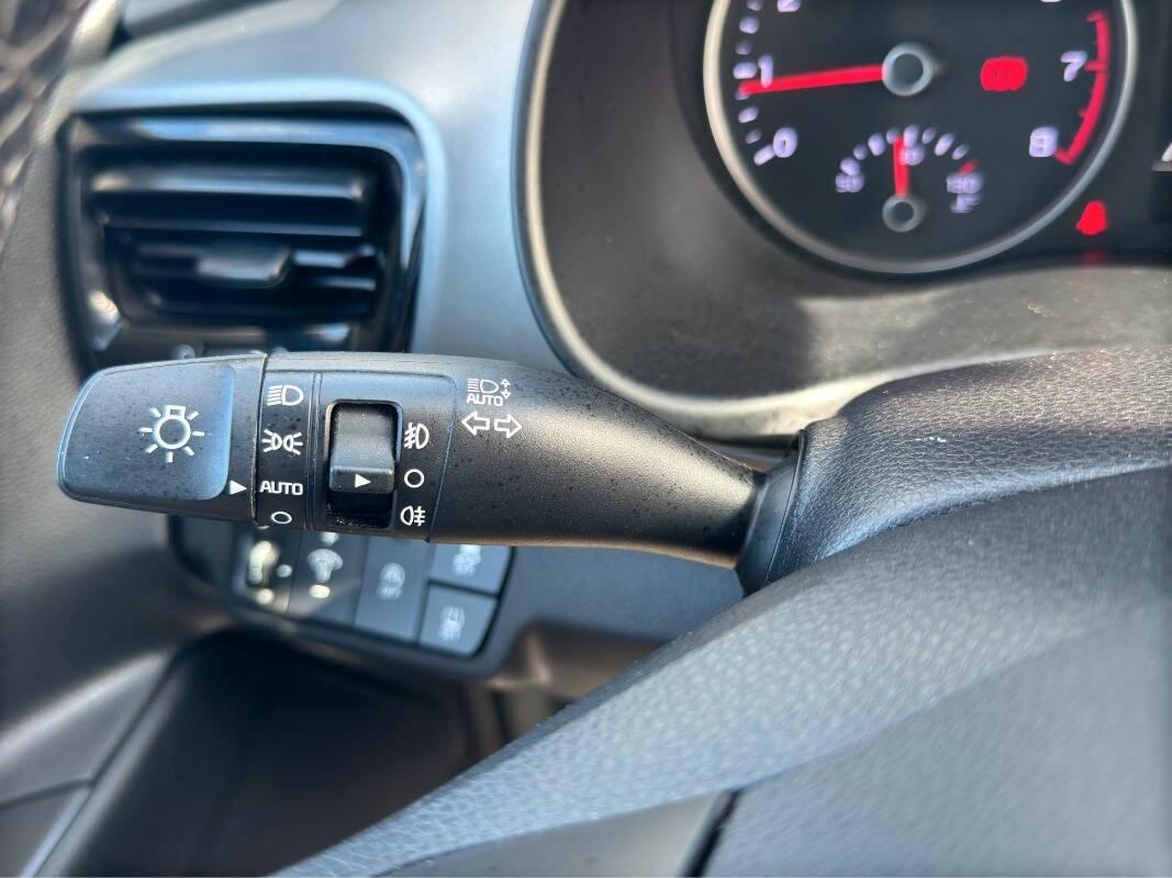 Kia STONIC . ACTIVE BUSINESS CON TELECAMERA E CARPLAY
