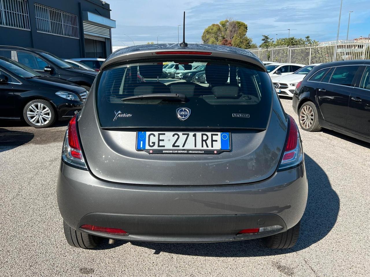 Lancia Ypsilon 1.0 FireFly 5 porte S&S Hybrid Ecochic Silver