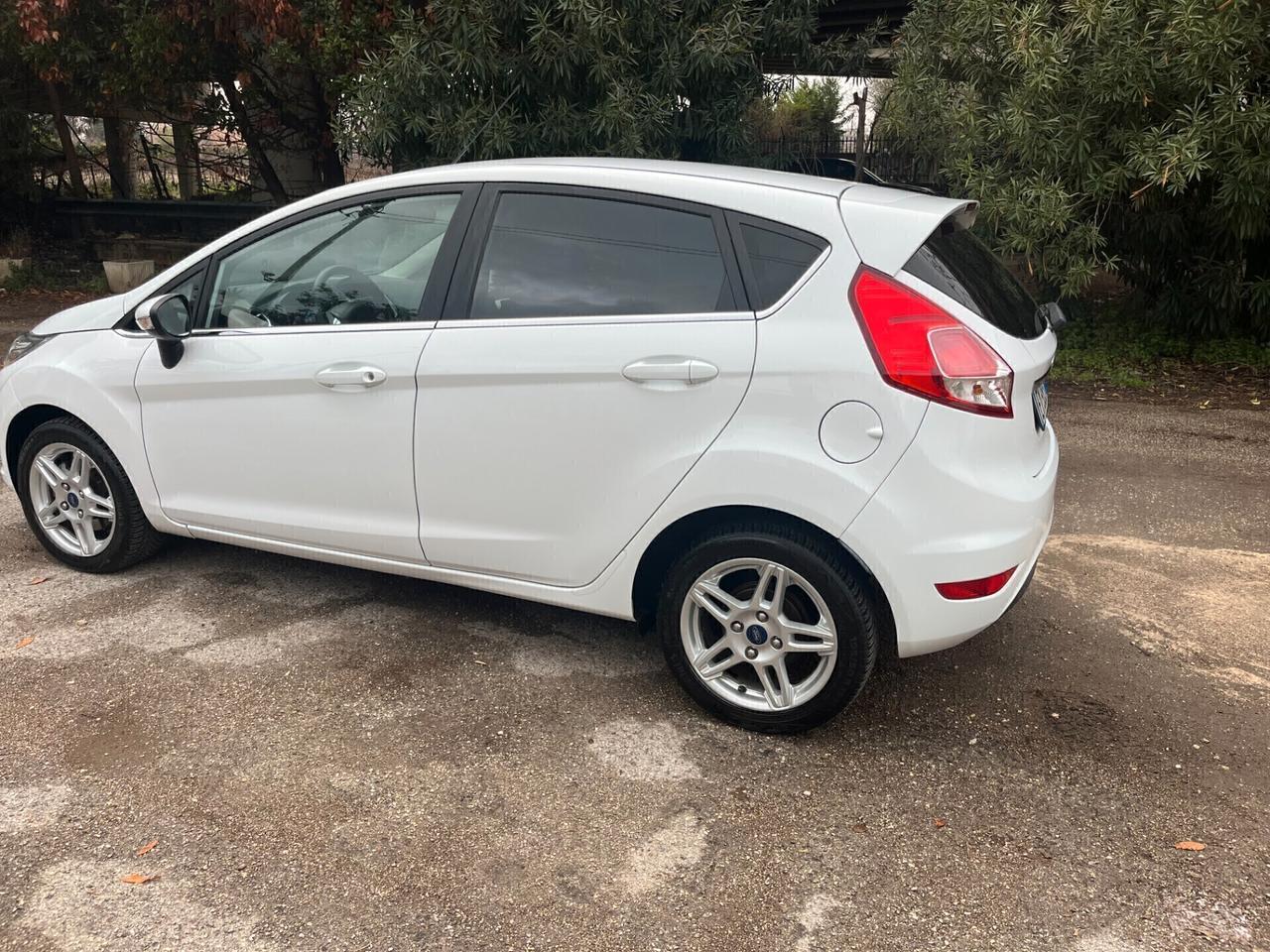 Ford Fiesta 1.4 5p. Bz.- GPL Titanium Garantita