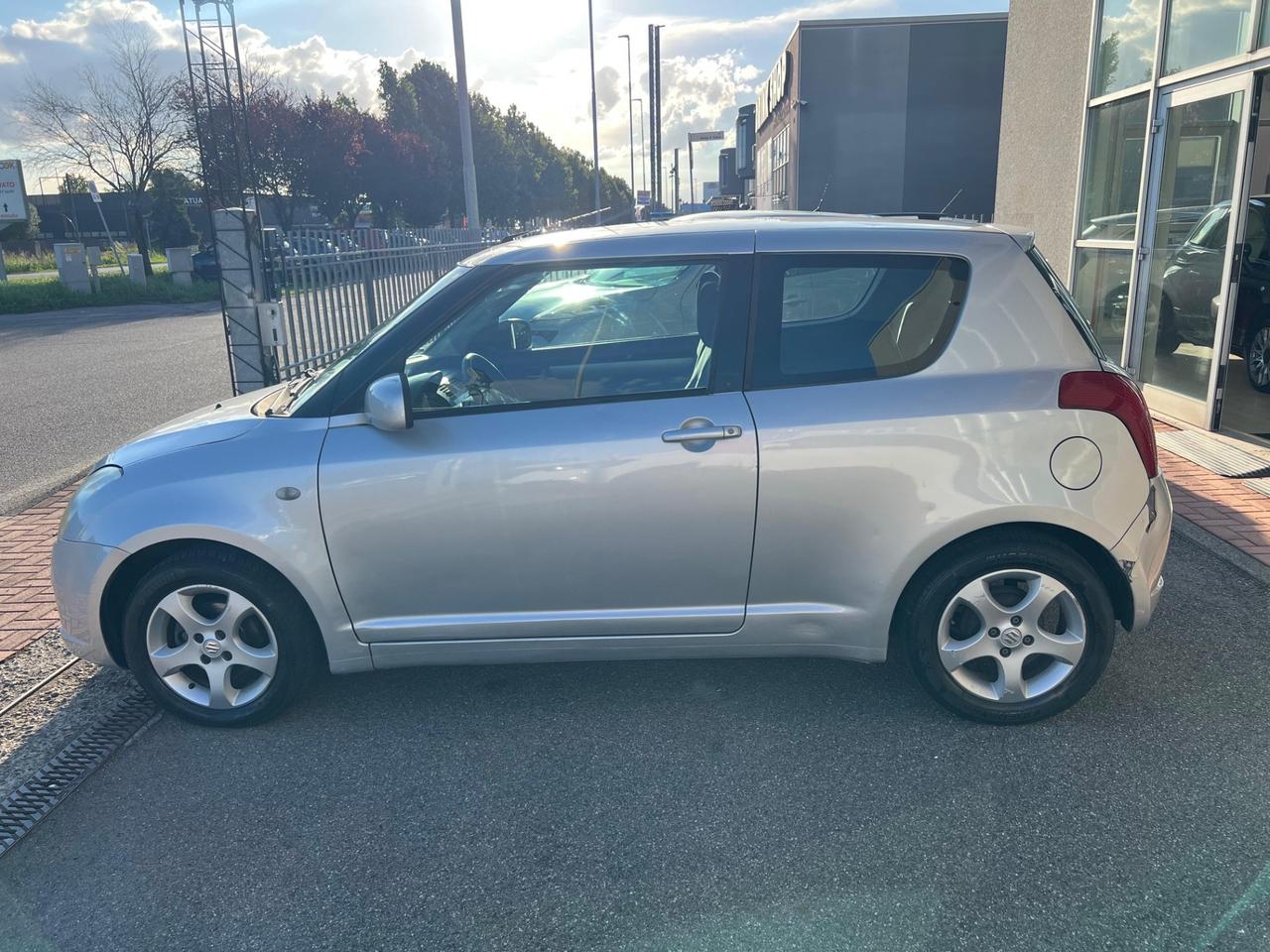 Suzuki Swift 1.3 Benzina. Ok Neopatentati