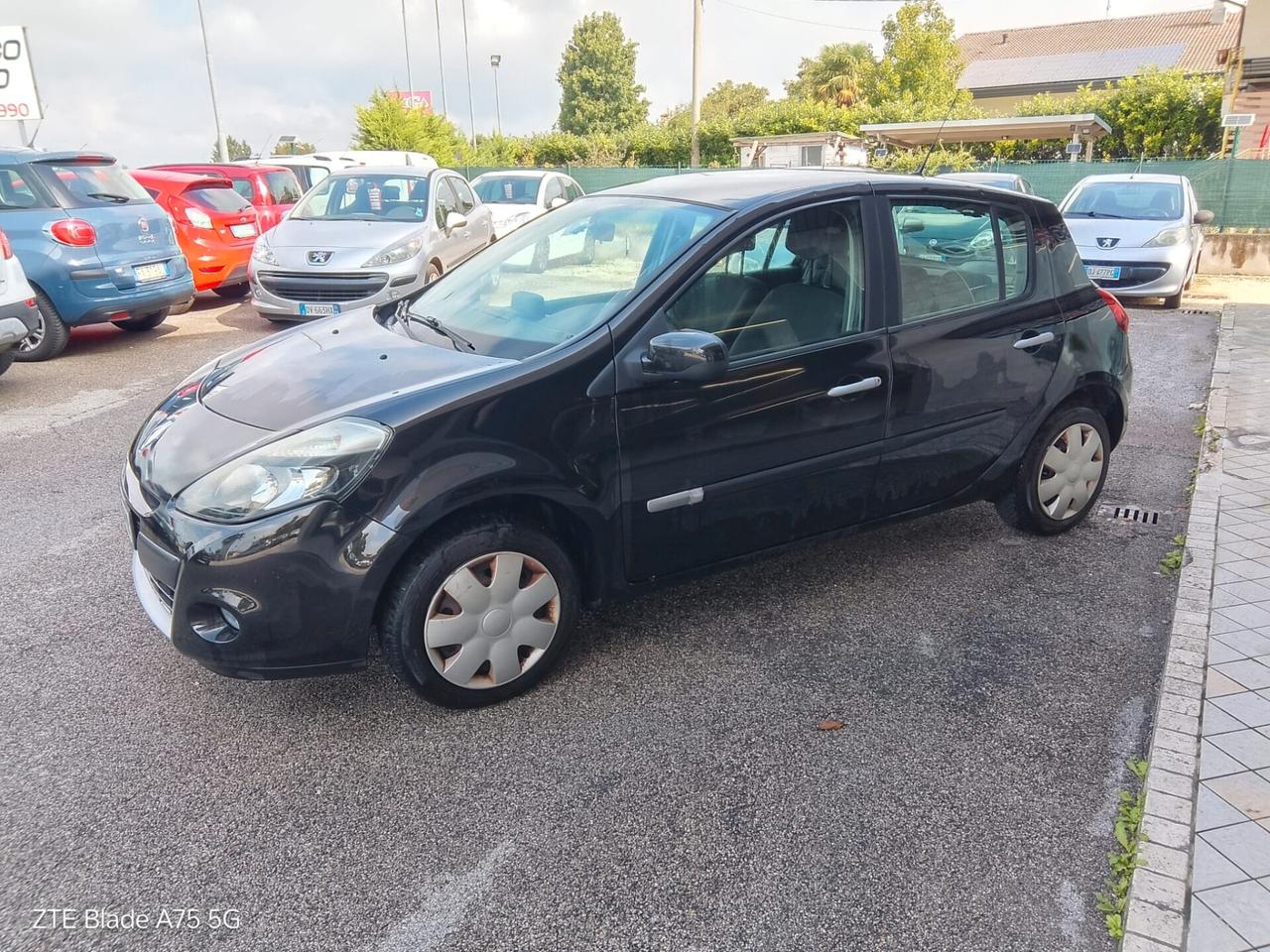 Renault Clio 1.2 benzina neopatentati