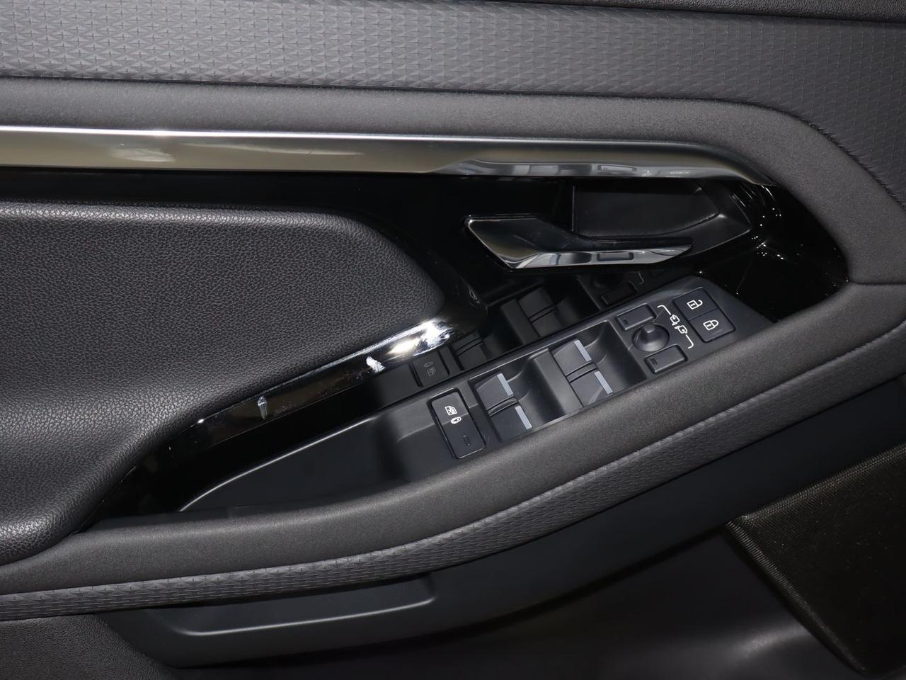 Land Rover Range Rover Evoque R-Dynamic SE #12166
