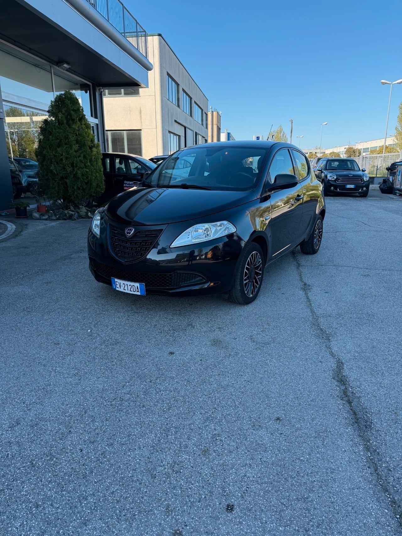 Lancia Ypsilon 1.2 69 CV 5 porte GPL Ecochic S Momodesign