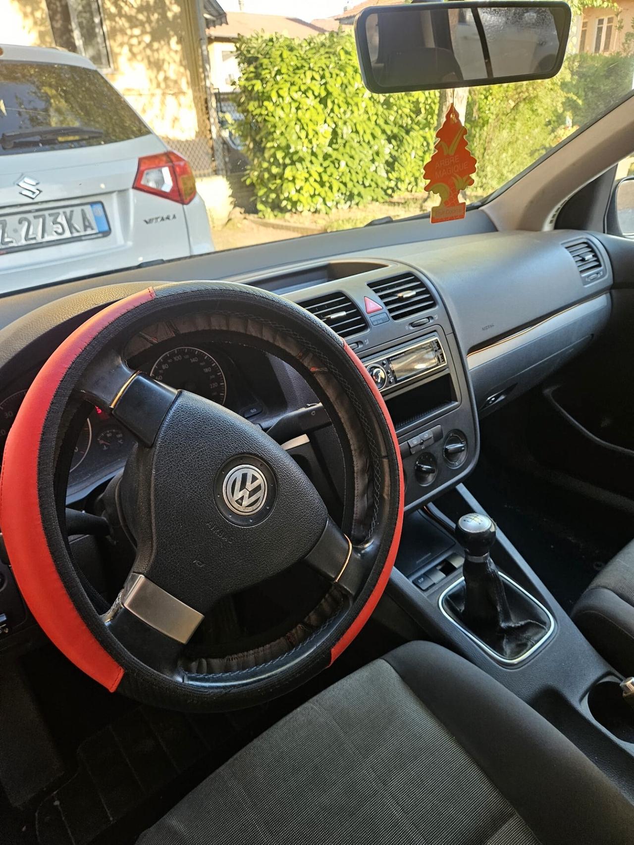 Volkswagen Golf 1.6 gpl