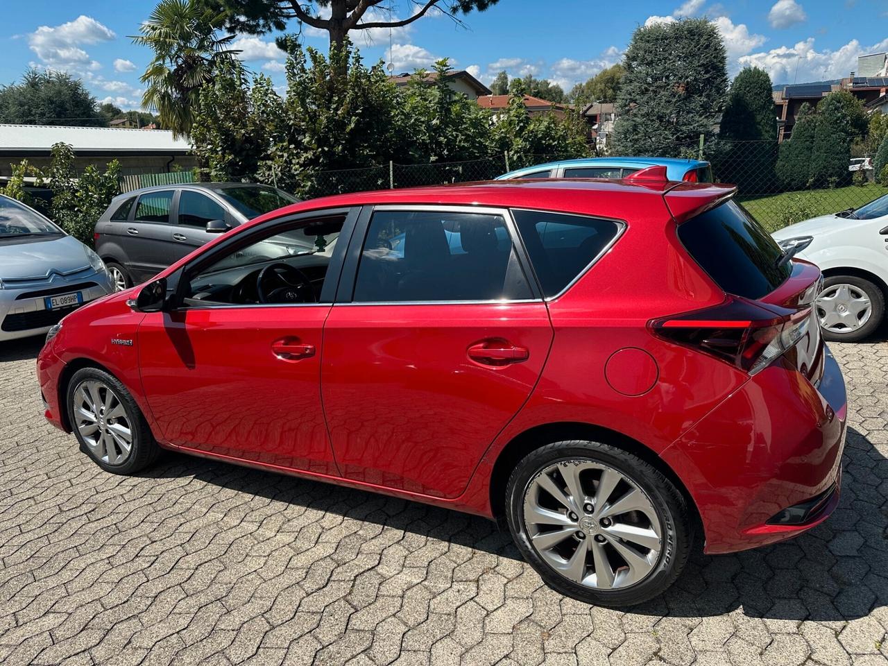 Toyota Auris 1.8 Hybrid Lounge*EURO6B*CERCHI