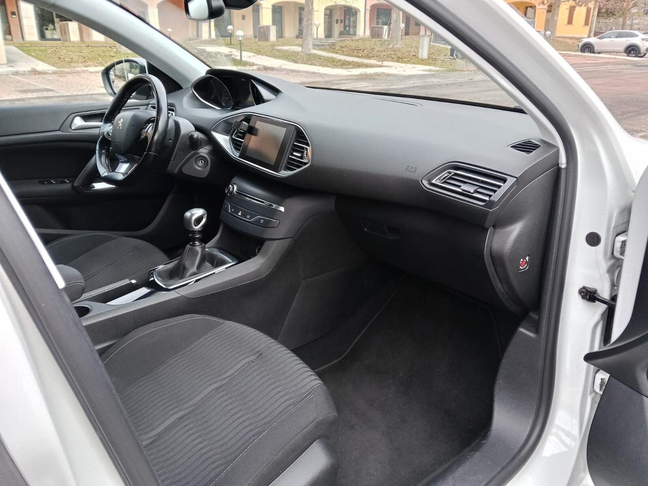 Peugeot 308 BlueHDi 120 S&S Business