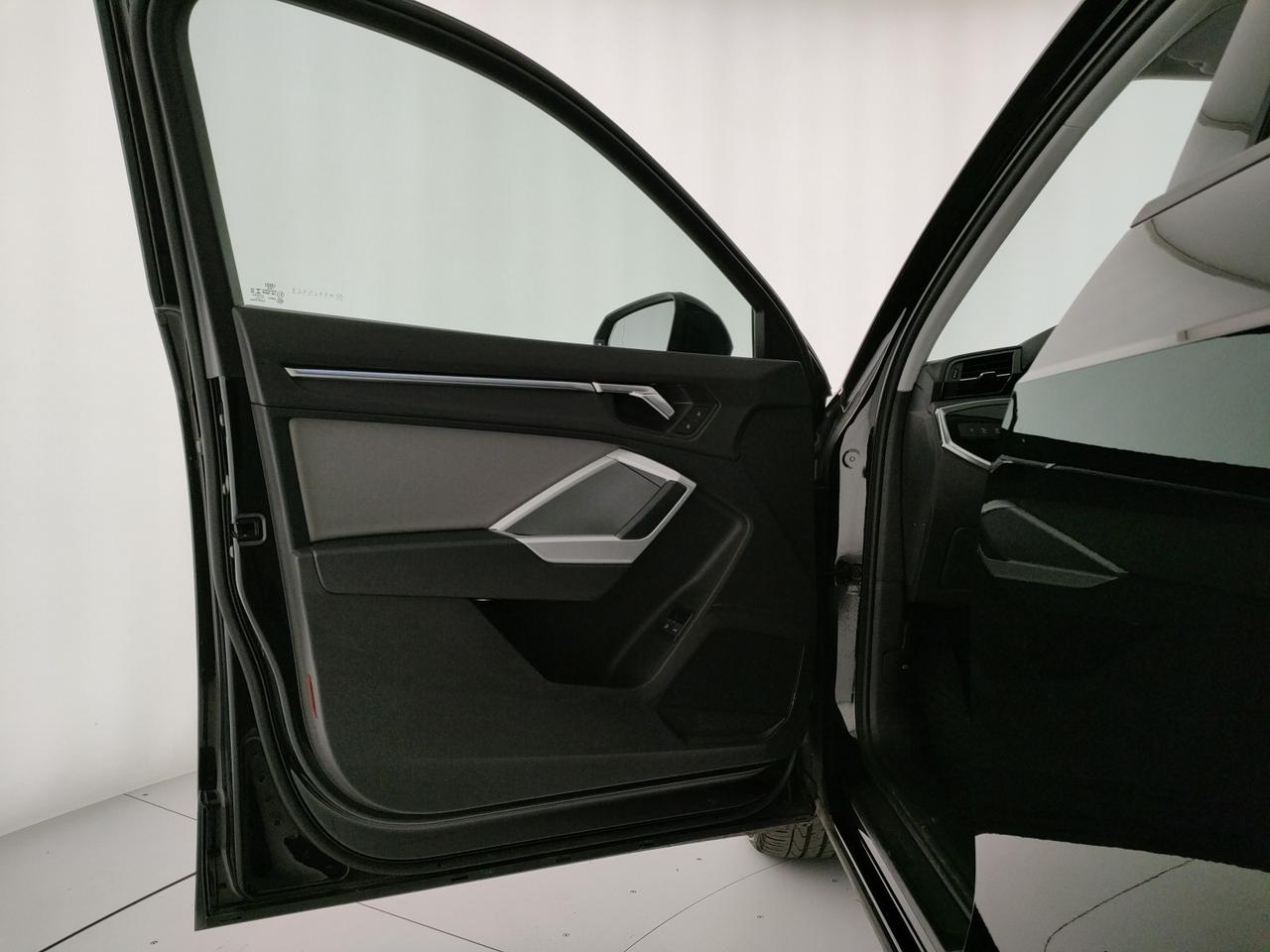 Audi Q3 45 1.4 tfsi e business s-tronic