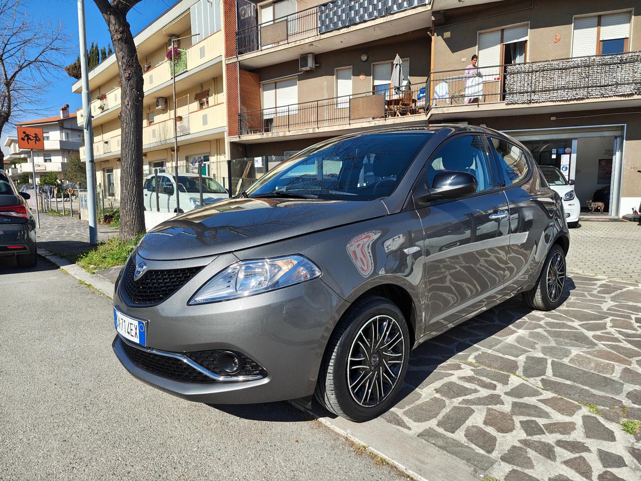 Lancia Ypsilon 1.0 FireFly 5 porte S&S Hybrid Gold Plus