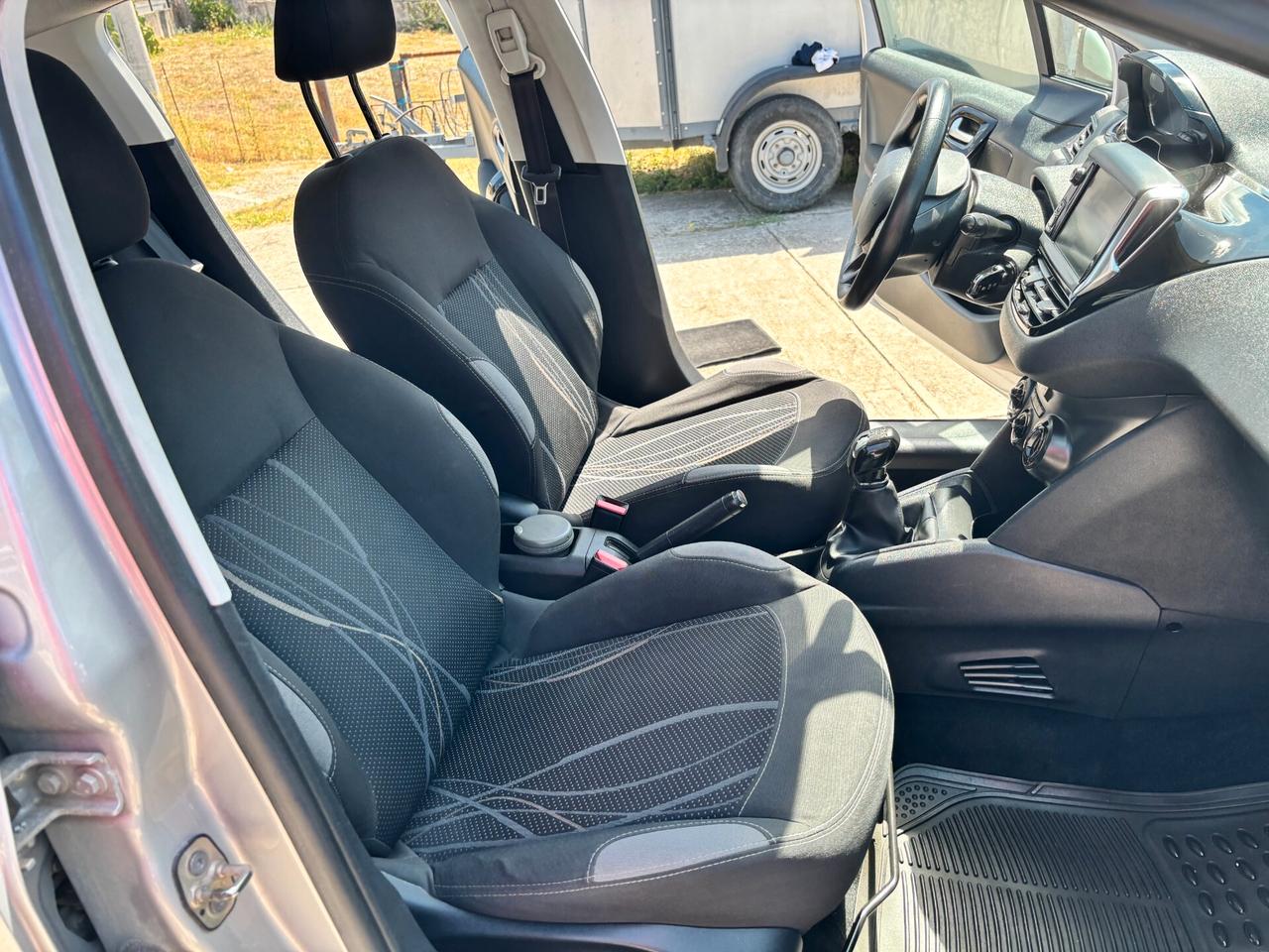 Peugeot 208 1.4 HDi 68 CV 5 porte Allure