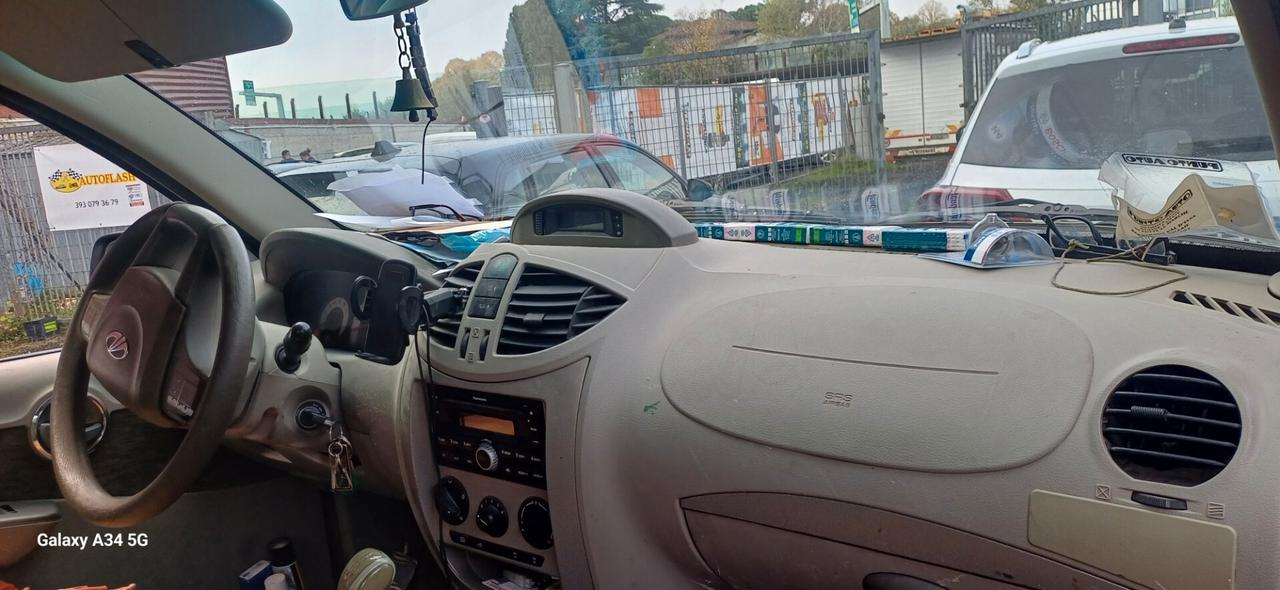 Mahindra Ribaltabile TRILATERALE