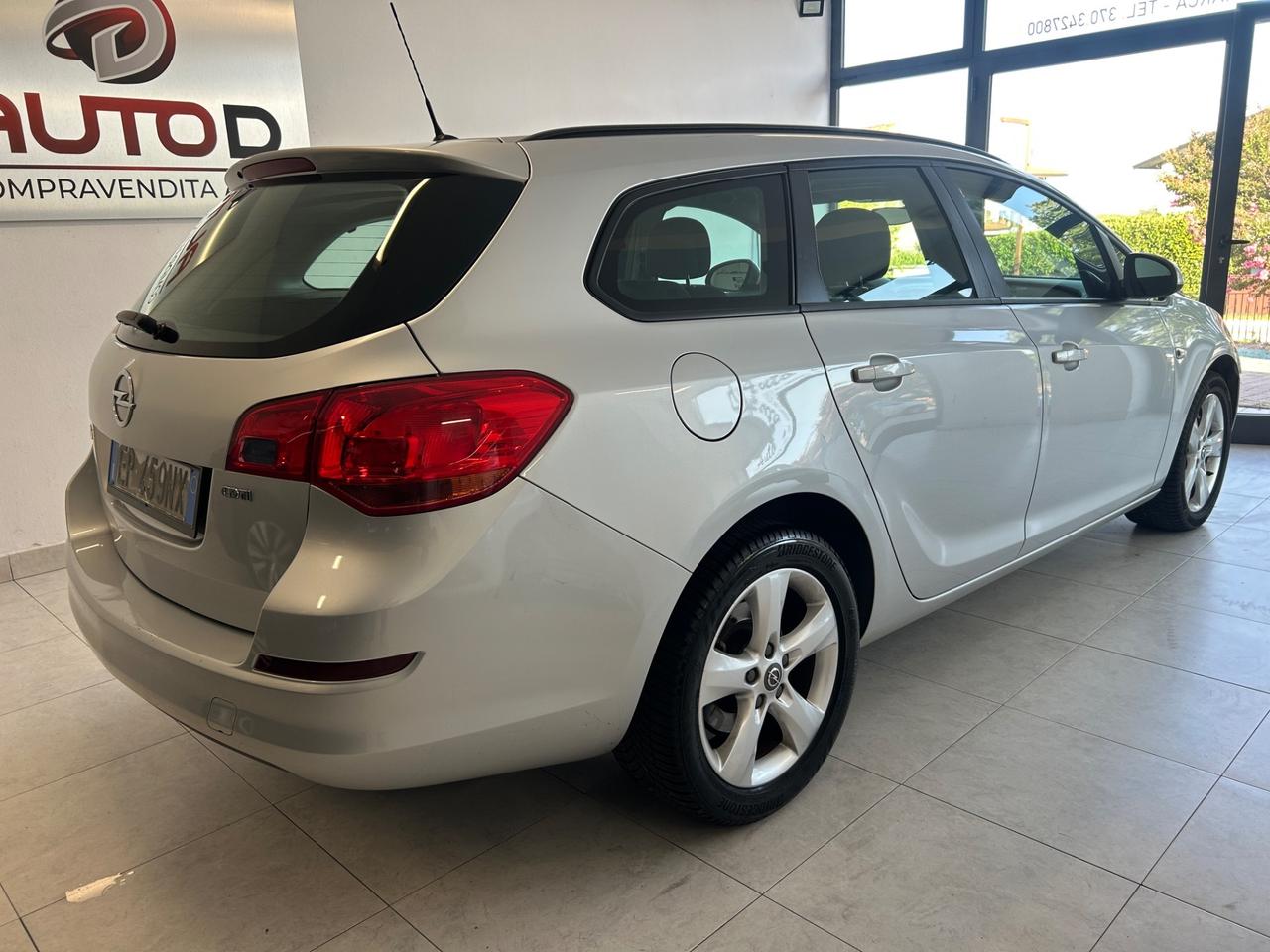 Opel Astra 1.7 CDTI 81KW 2012