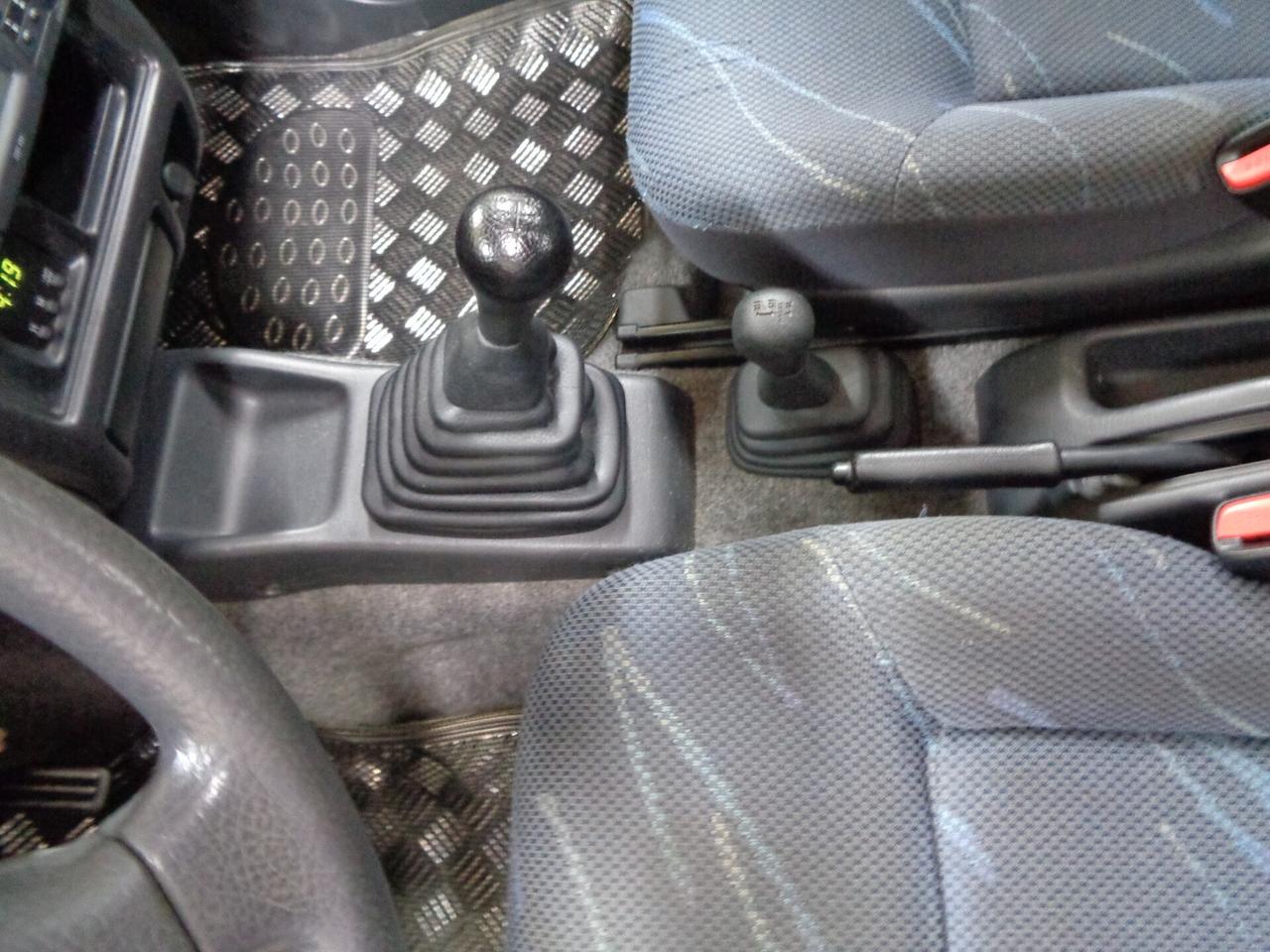Suzuki Jimny 1.3i 16V cat 4WD JLX