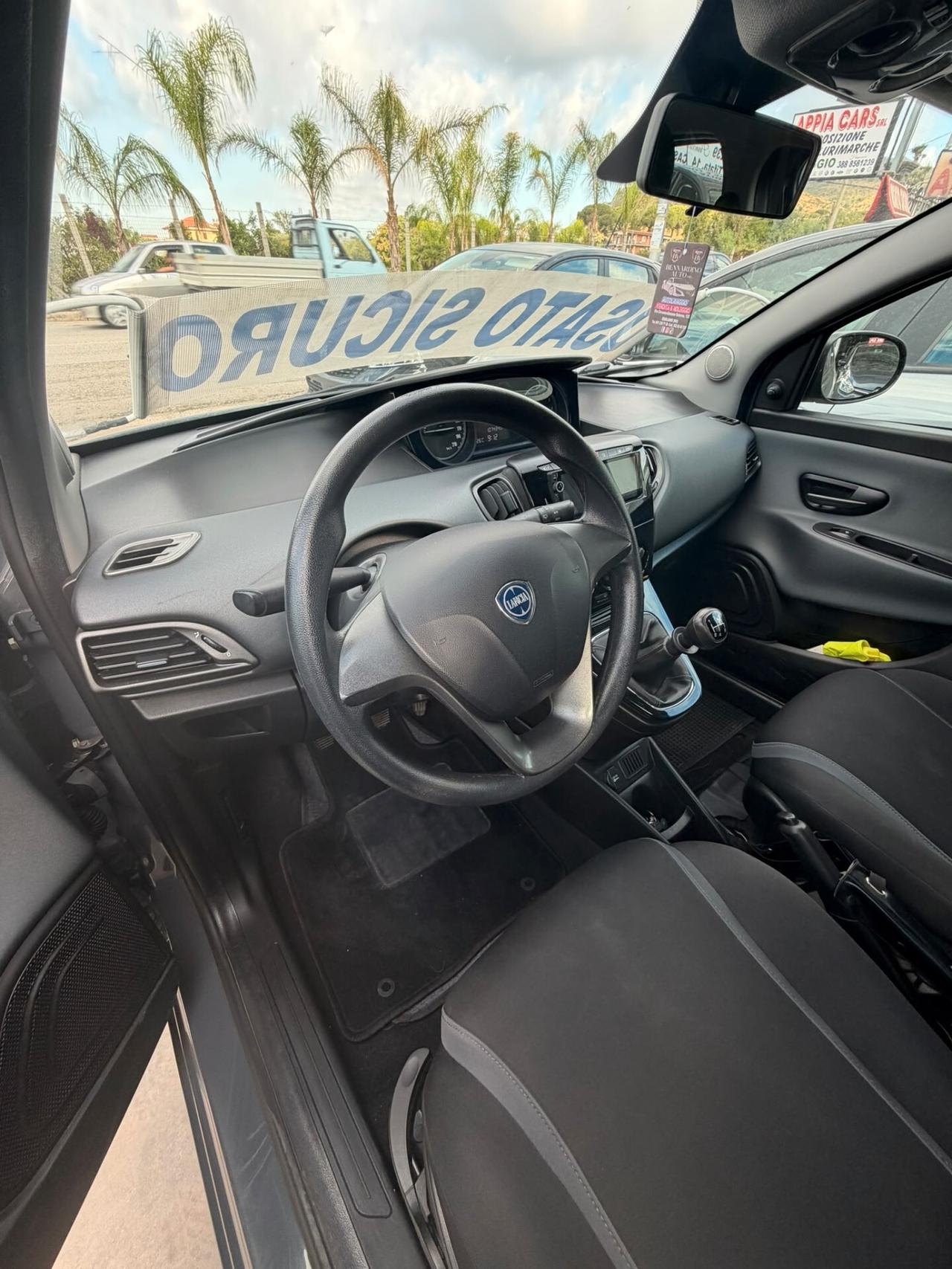 Lancia Ypsilon 1.2 69 CV 5 porte Unyca
