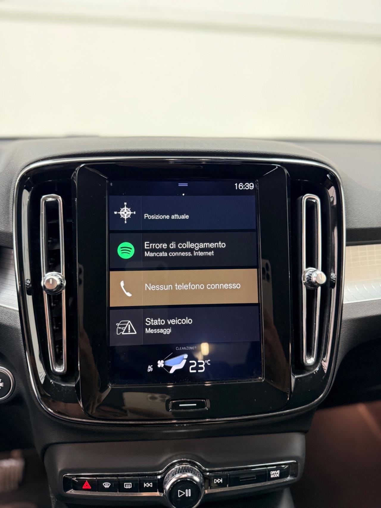 Volvo XC40 D4 2.0 190 CV AWD Geartronic Momentum 03/2018 EURO 6B