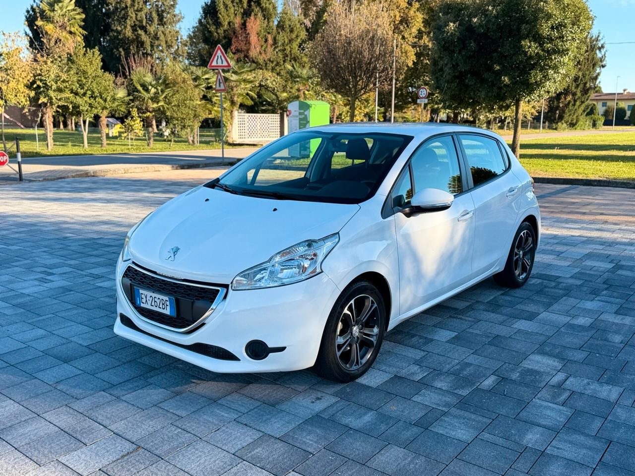 Peugeot 208 1.4 HDi 68 CV 5 porte Allure (NEOPATENTATI)