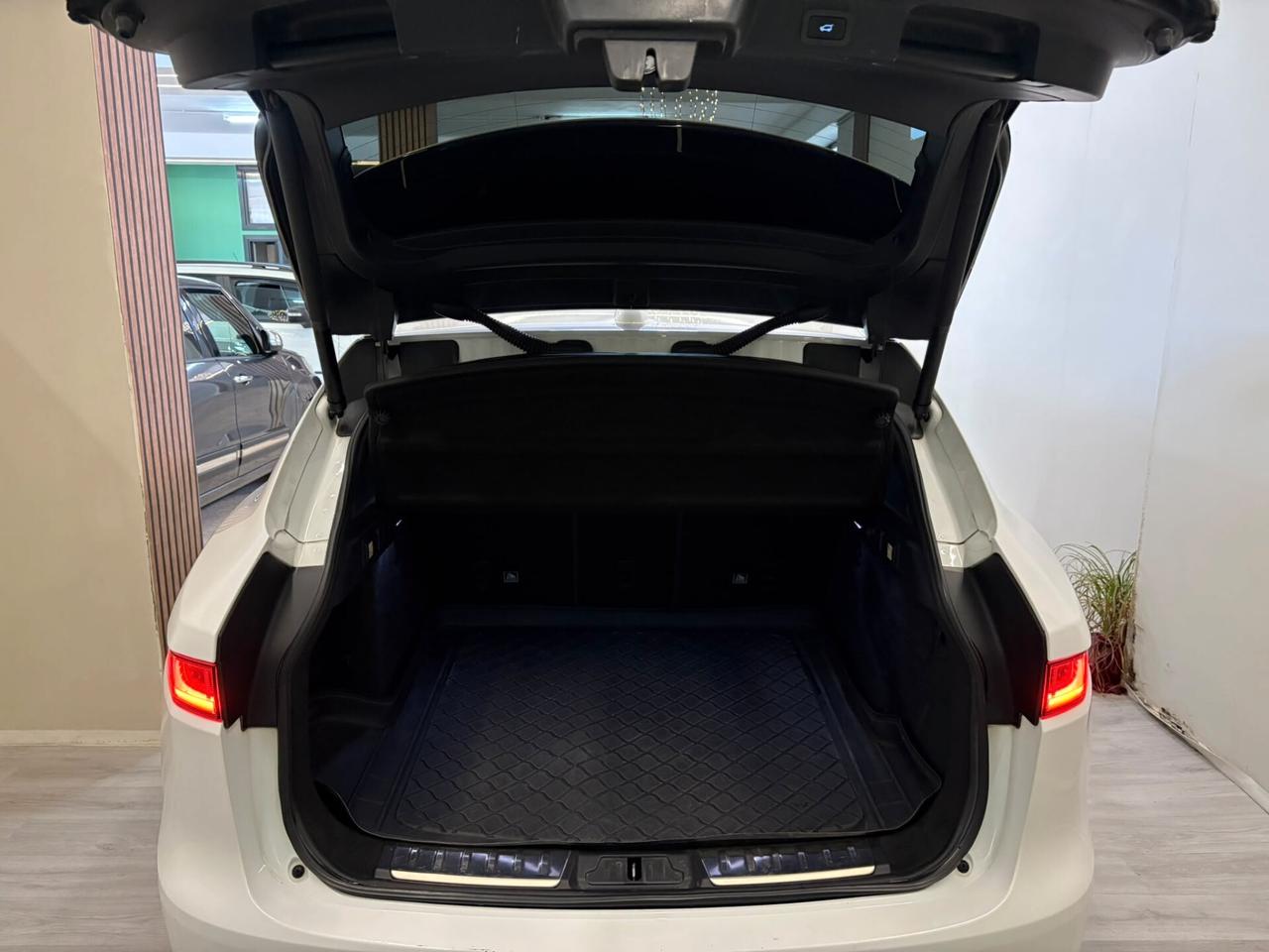 Jaguar F-Pace 2.000cc D 240 CV AWD aut. R-Sport