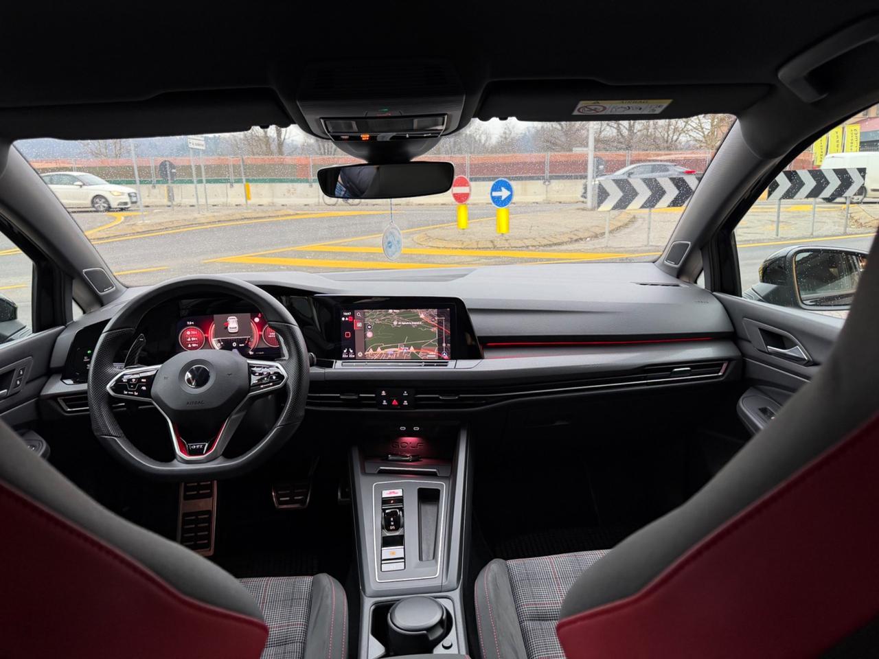 Volkswagen Golf GTI 2.0 TSI TOTAL BLACK