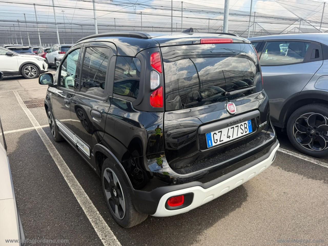 FIAT Panda 1.0 FireFly S&S Hybrid PACK CROSS