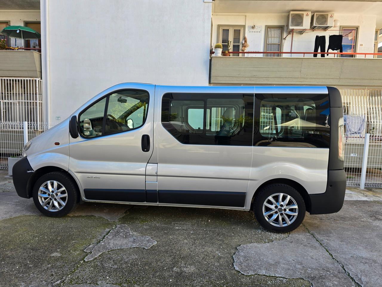 Nissan Primastar - Con Sollevatore Idraulico per Persone in Carrozzina
