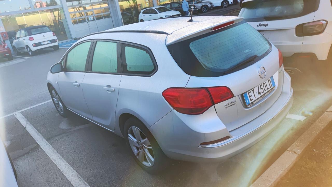 Opel Astra 1.7 CDTI - 2013