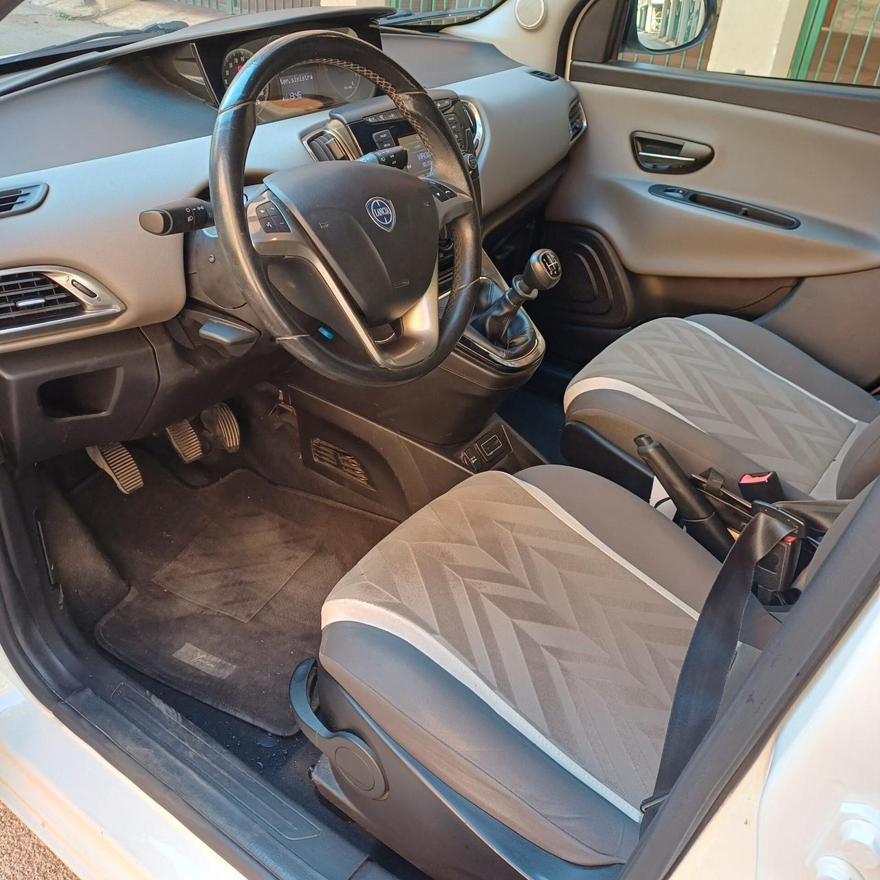 Lancia Ypsilon 1.2 69 CV 5 porte GPL