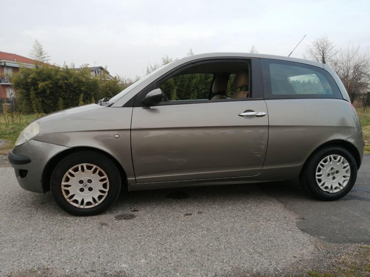 Lancia Ypsilon 1.2 16V Idonea Neopatentati