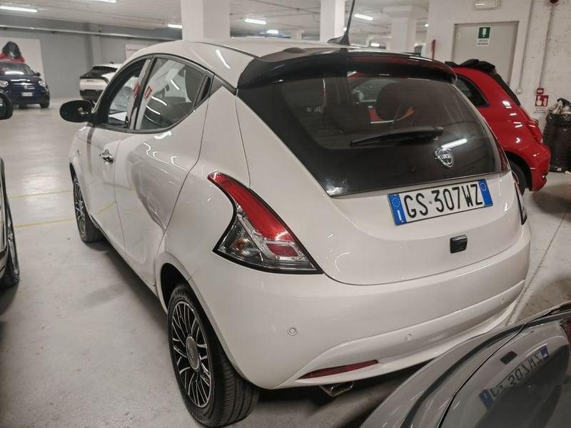 Lancia Ypsilon 1.0 FireFly 5 porte S&S Hybrid Platino