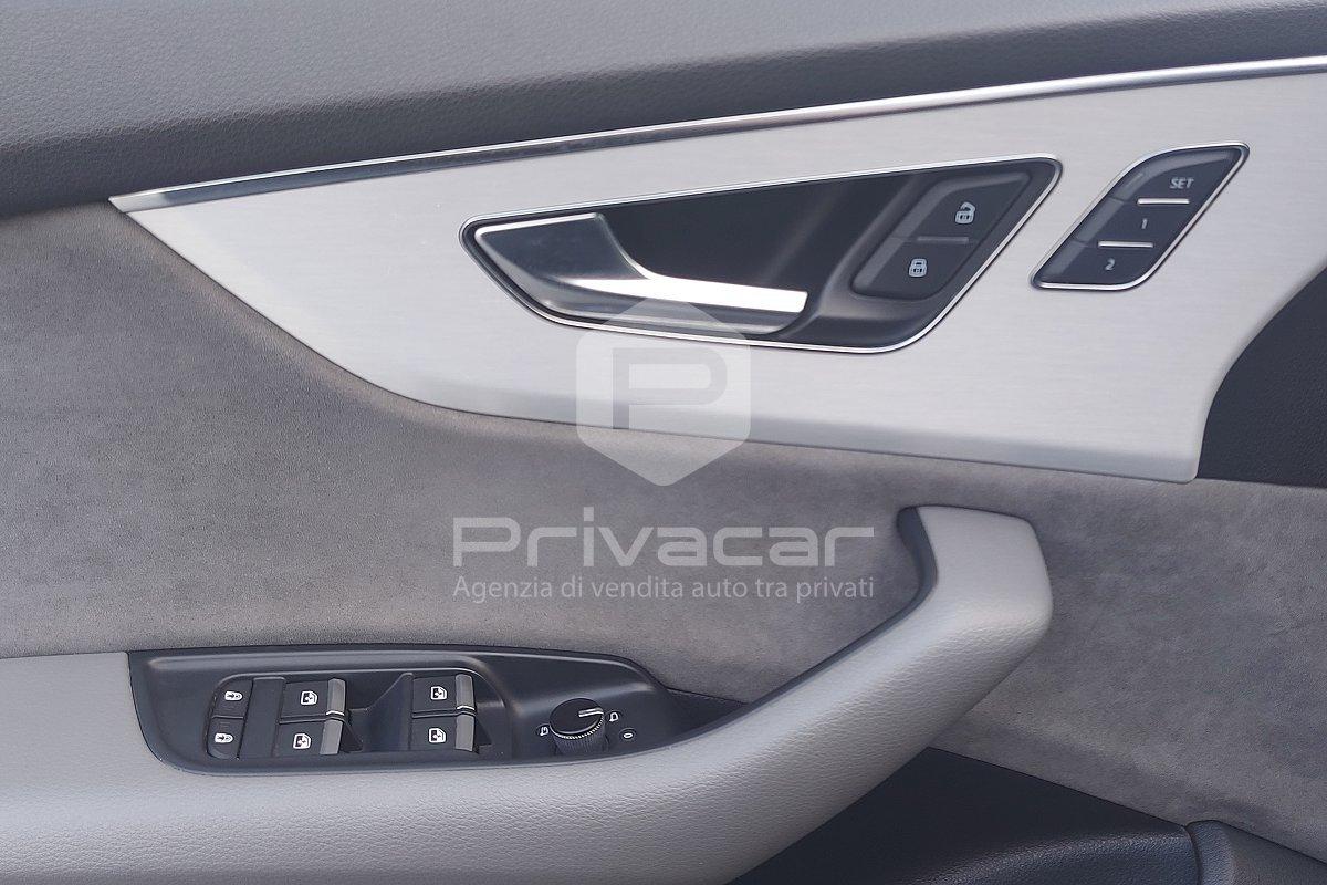 AUDI Q8 45 TDI quattro tiptronic Sport