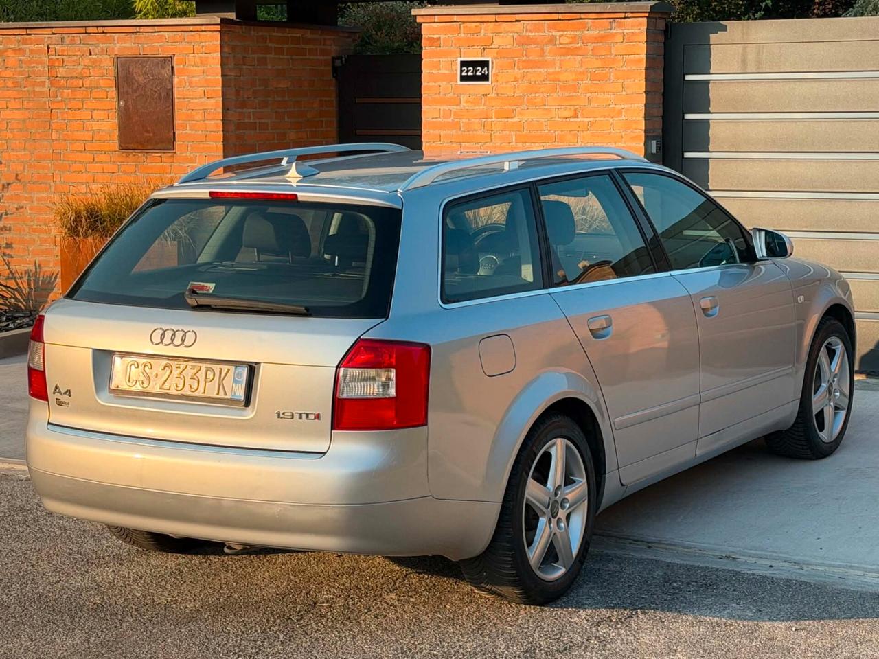 Audi A4 1.9 TDi 130cv-299.000km-U.Prop-2004