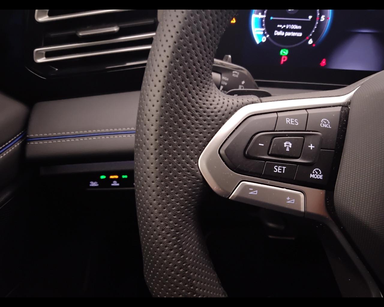 VOLKSWAGEN Tiguan III 2024 - Tiguan 2.0 tdi R-Line 150cv dsg