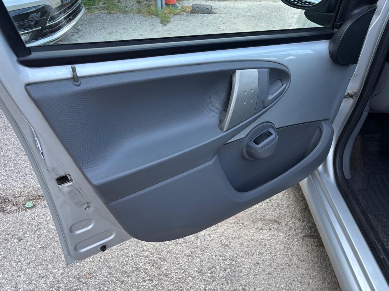 Toyota Aygo 1.4 DIESEL 5 porte Sol OK NEOPATENTATI