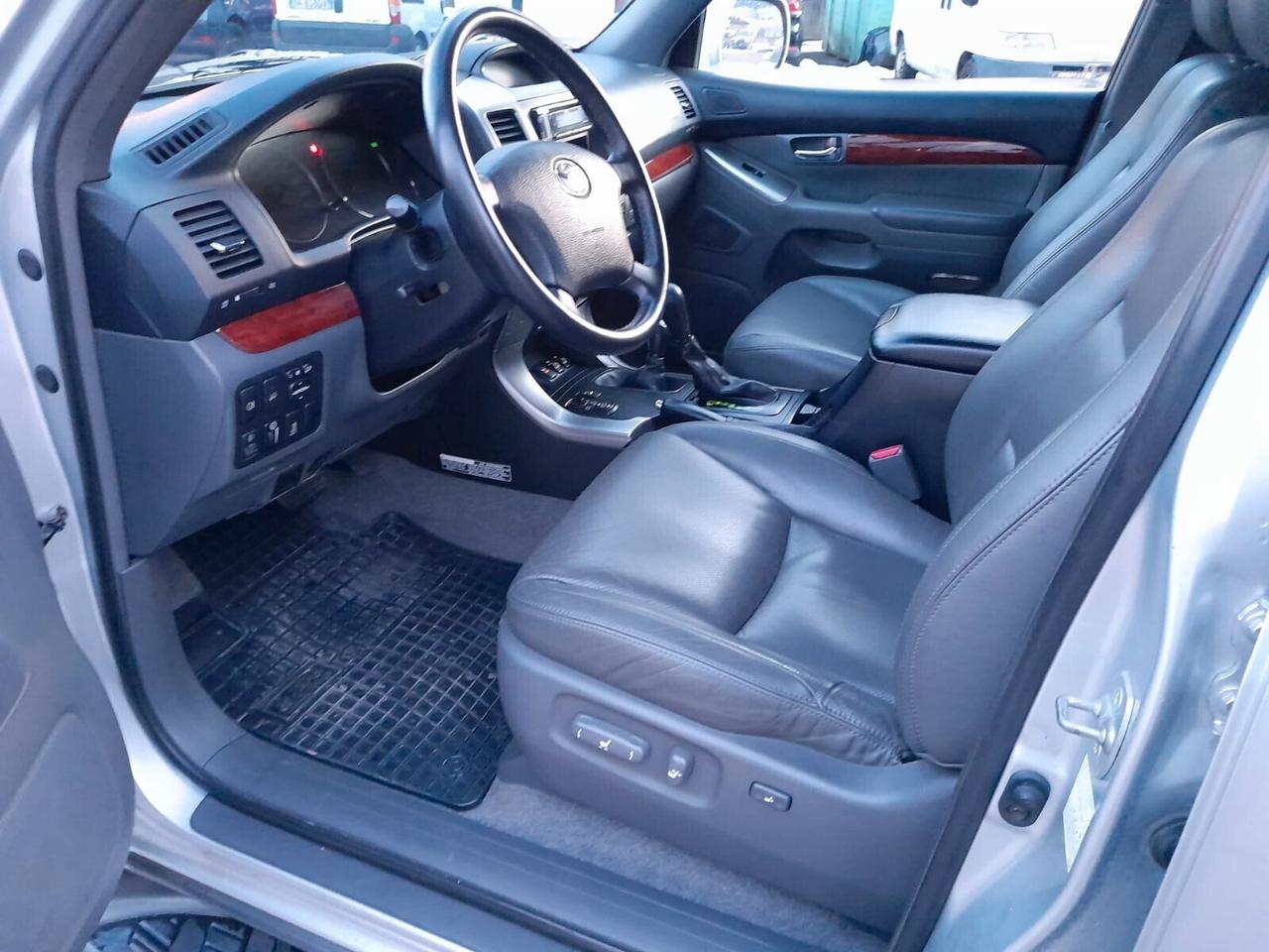 Toyota Land Cruiser 8 POSTI 3.0 D-4D 5p. aut. Wagon