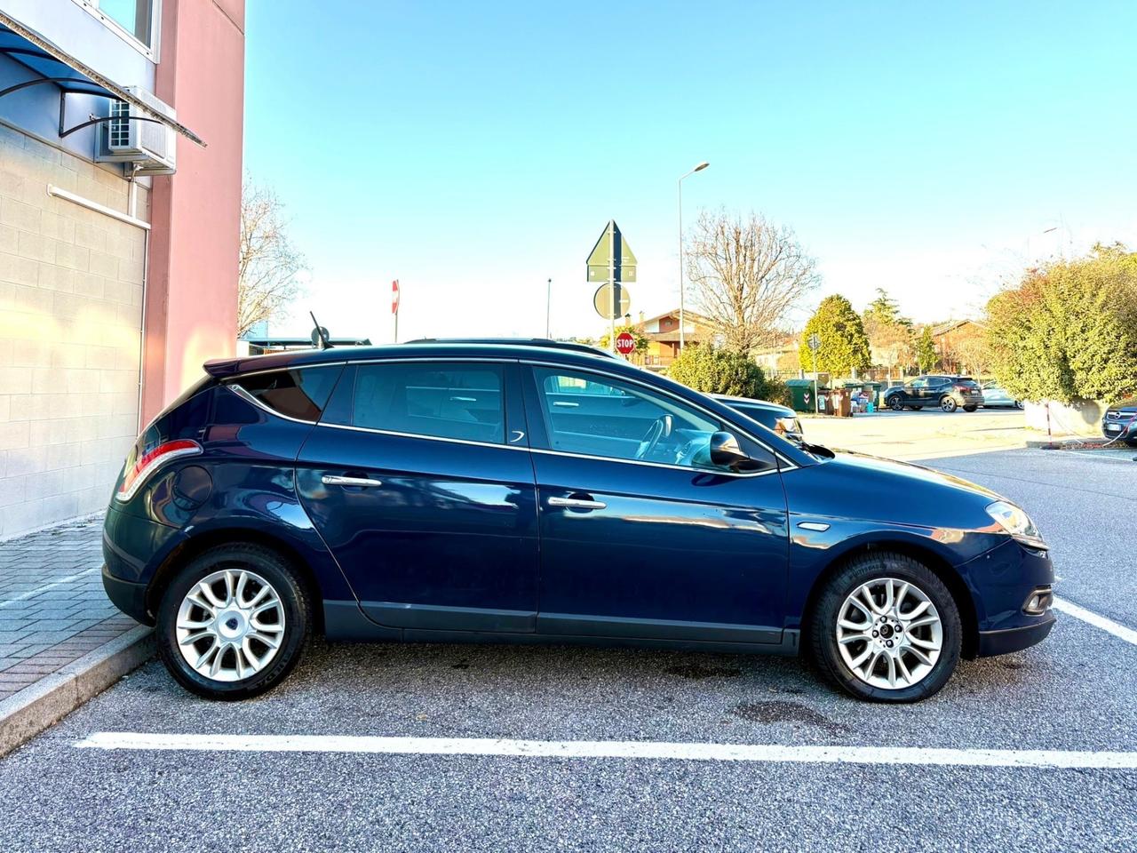 Lancia Delta 1.6 MJT DPF 105 CV Silver