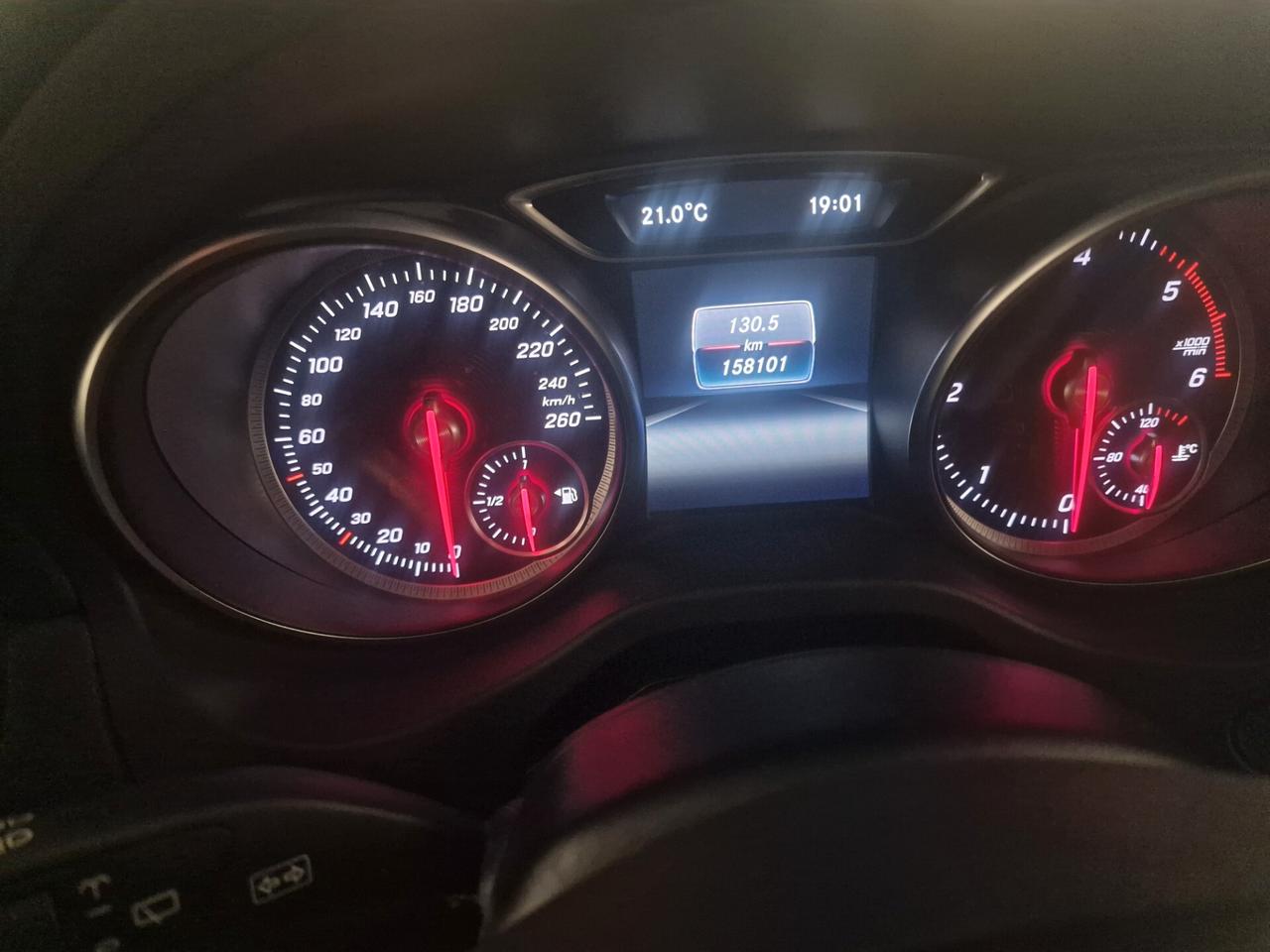 Mercedes-benz GLA 180 d Premium
