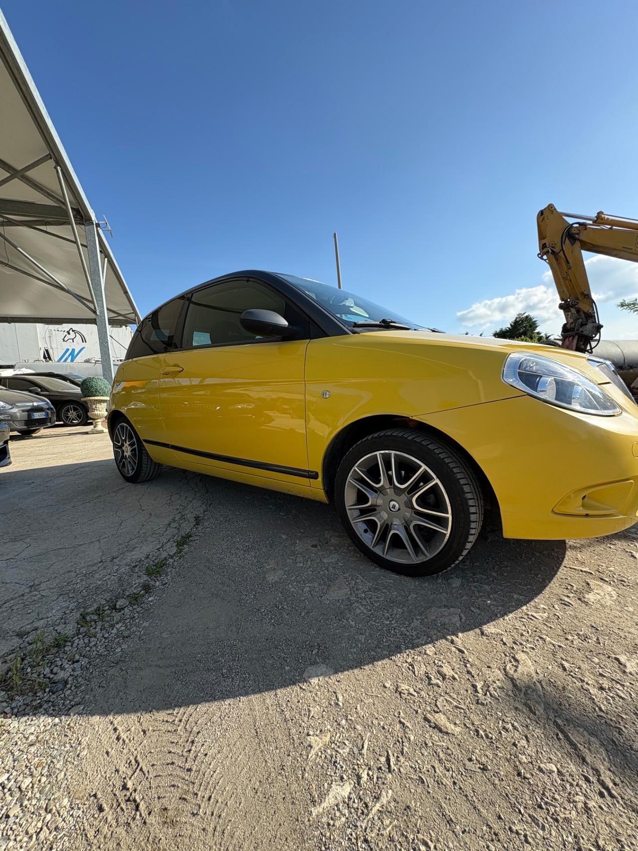 Lancia Ypsilon 1.3 MJT 75 CV DPF Sport MomoDesign