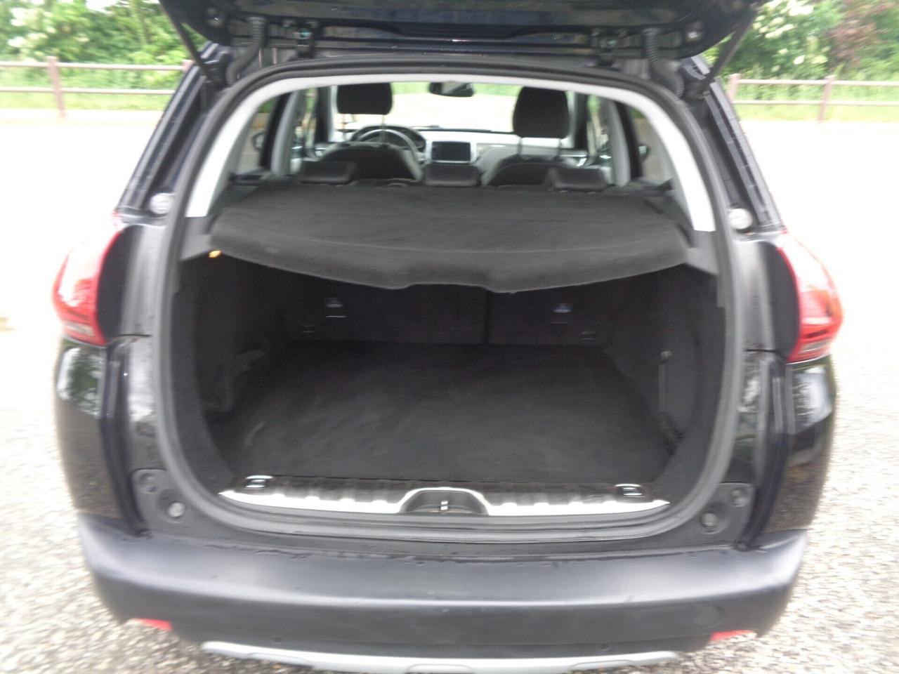 Peugeot 2008 BlueHDi 100 GT Line da vetrina