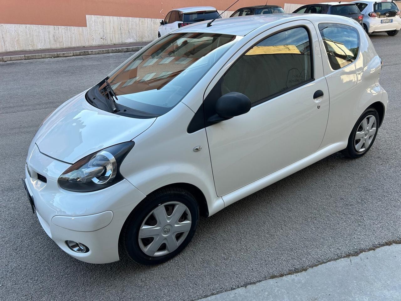 Toyota Aygo 1.0 BENZ . IDEALE PER NEO PATENTATI