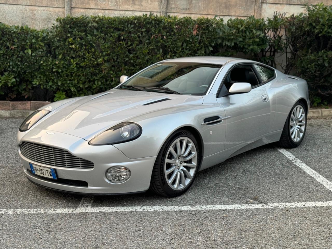 Aston Martin V12 Vanquish Coupé